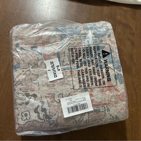 Dexi area rug 4'X6' NWT - Picture 7 of 7